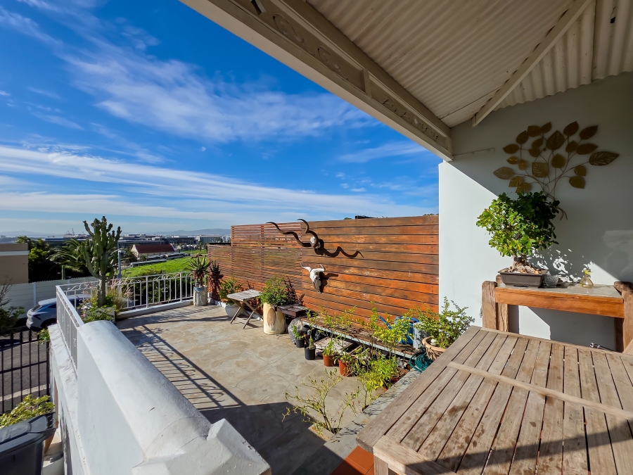 2 Bedroom Property for Sale in Zonnebloem Western Cape